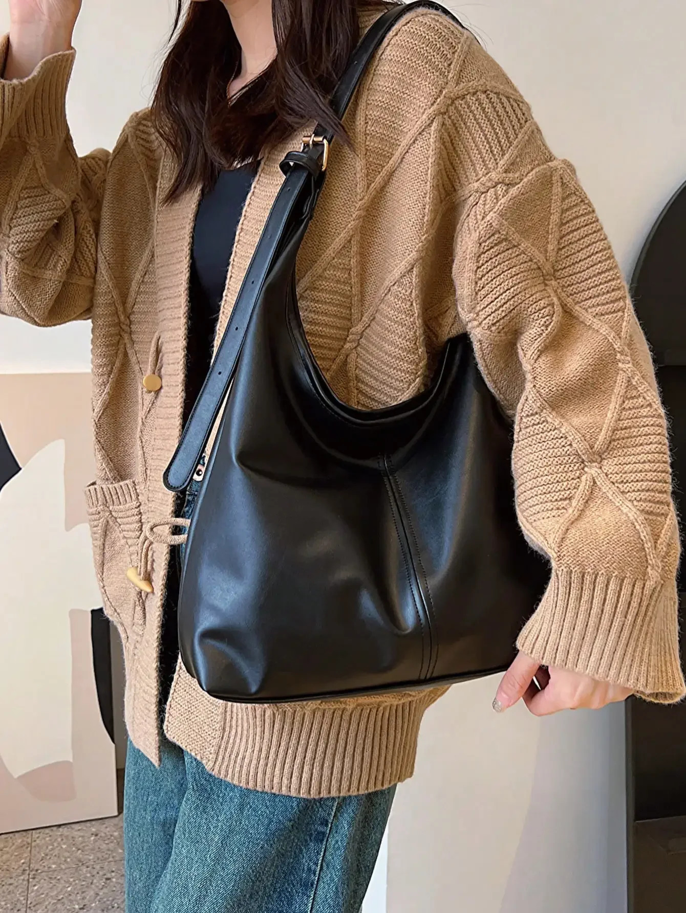 Vintage Large Capacity Shoulder Bag for Women with Soft Solid Crossbody Bag 250122
