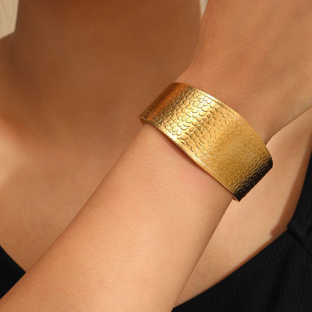 Titanium C-shaped adjustable geometry, stainless steel bracelet for women with exaggerated high-end feel and opening