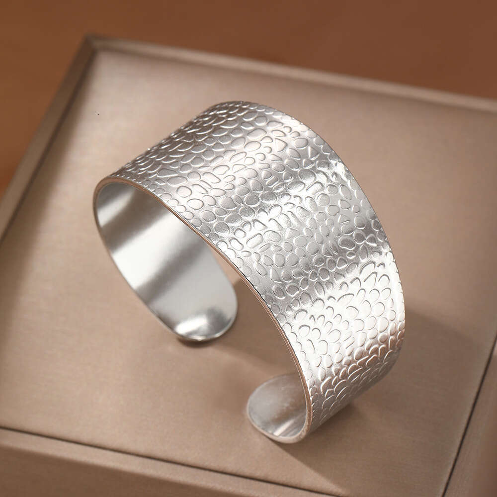 Titanium C-shaped adjustable geometry, stainless steel bracelet for women with exaggerated high-end feel and opening