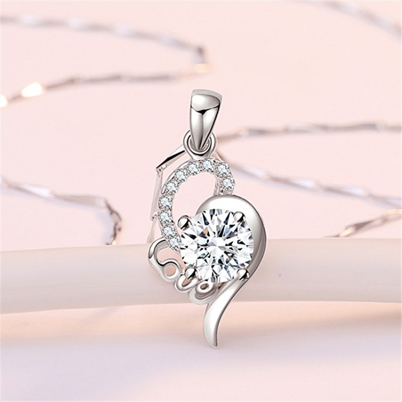 Customizable Heart Charm Necklace with Personal Touches Stylish Accessory Gift Idea