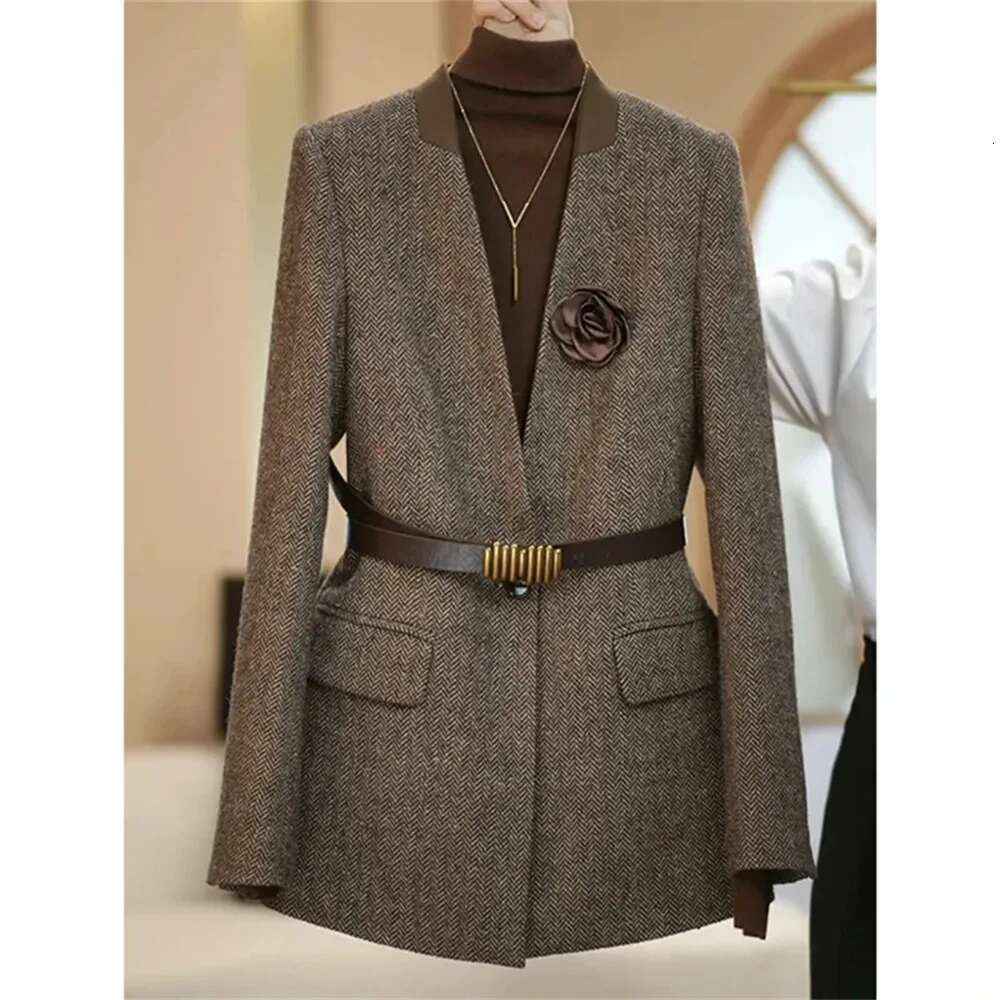 2025 Autumn And Winter New Coffee Ladies Joker High Temperament V-Neck Long Sleeve Suit Jacket Top