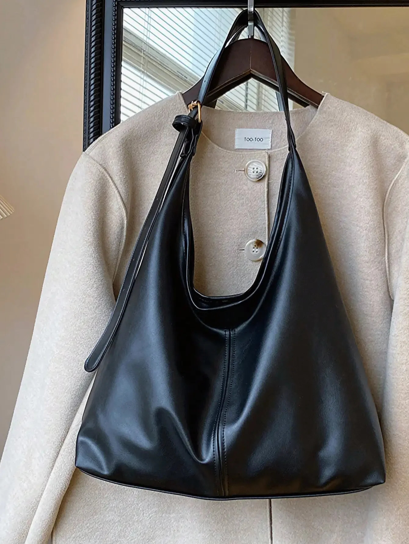 Vintage Large Capacity Shoulder Bag for Women with Soft Solid Crossbody Bag 250122