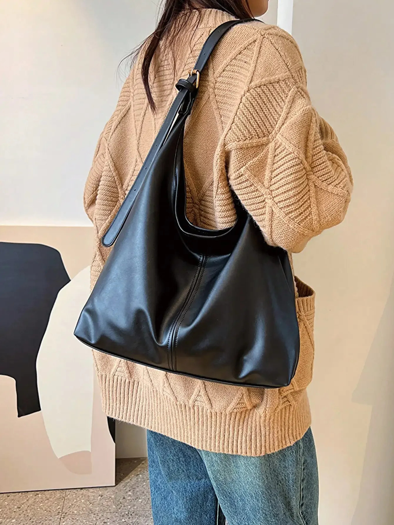Vintage Large Capacity Shoulder Bag for Women with Soft Solid Crossbody Bag 250122