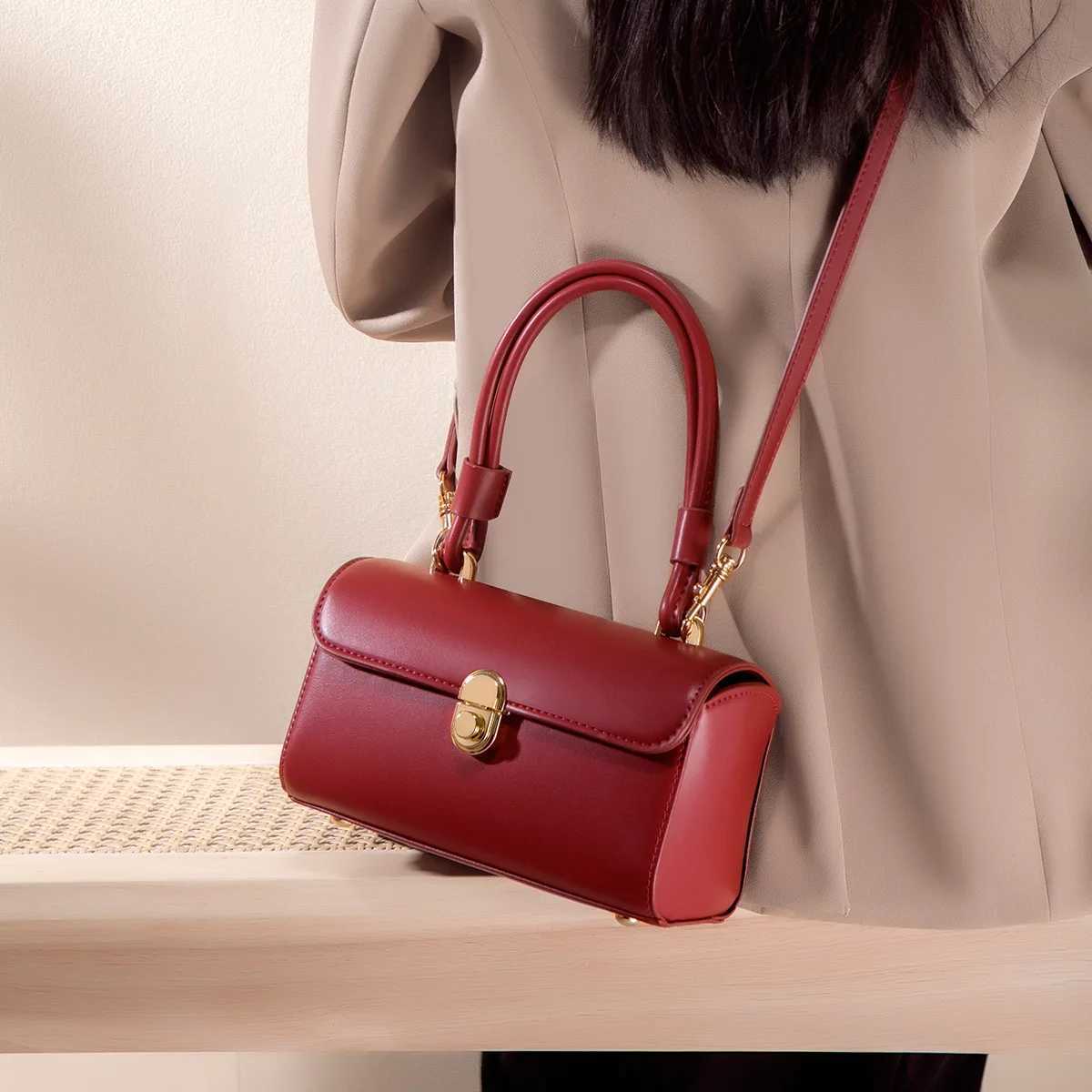 Top Quality Brand High Quality New Style Free Delivery Designer Bag Bridal Handbags: Elegant Red Handbag, Large Korean Shoulder Bag For Special Ocns