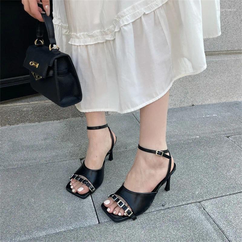 2025 S Fashion Designer Sandals Square Toe Buckle Strap Beige Heeled Summer Women S Low Shoes Black Open Heeled Clear Comfort High Girl