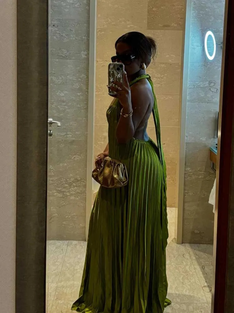 Green evening dress womens elegant and sexy summer pleated dress hollow dress womens suspender collar backless dress wholesale direct 250117