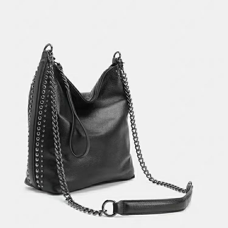 Z Tote 2024 New Black Soft Strap Handheld Willow Nail Single Shoulder Bucket Bag Large Capacity