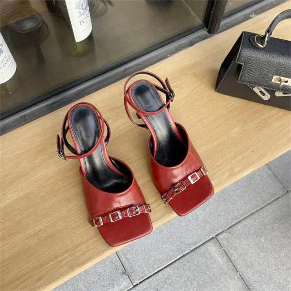 2025 S Fashion Designer Sandals Square Toe Buckle Strap Beige Heeled Summer Women S Low Shoes Black Open Heeled Clear Comfort High Girl