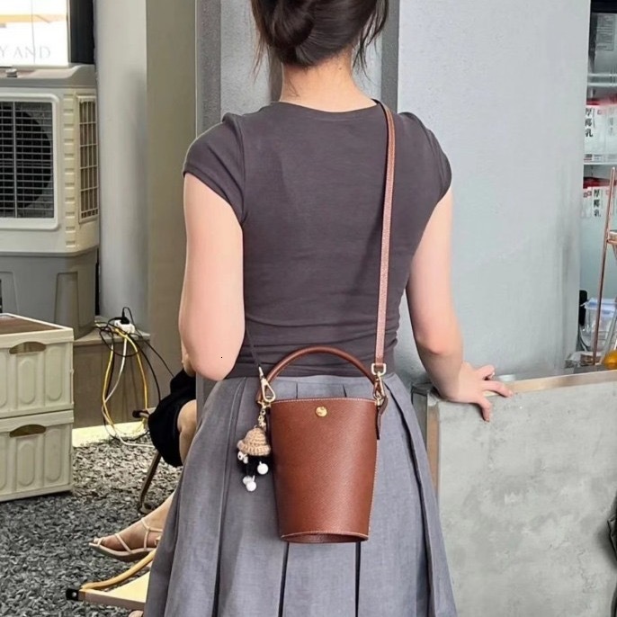 High Quality New South French Style Leather Mini Diagonal Cross Women's Handheld Wealth Bucket Bag, High-End Sense Shoulder Bag