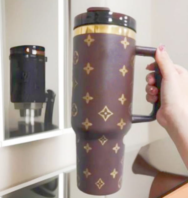 US STOCK 40oz Designer Cups Colorful Gold Classic Letter Printed Stainless Steel Tumblers With Handle Lids And Straw Large Capacity Insulated Car Mugs 15 Colors 0124
