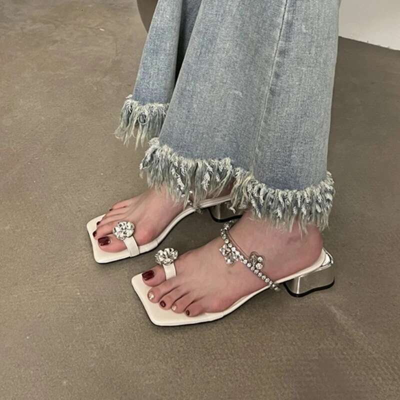 Crystal Slippers Fashion Low Heels Sandals Summer Open Toe Pearl Flip ps Brand Designer Women Party Shoes