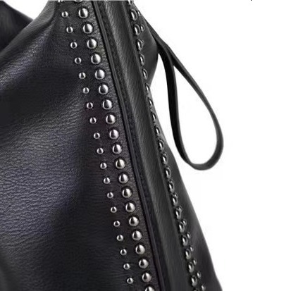 Z Tote 2024 New Black Soft Strap Handheld Willow Nail Single Shoulder Bucket Bag Large Capacity