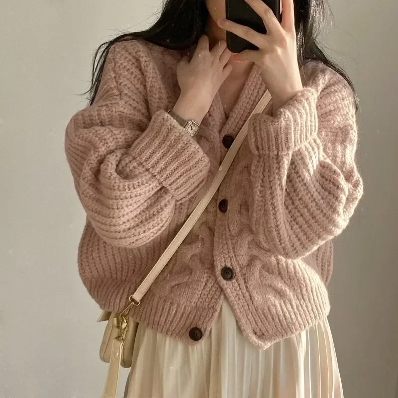 2024 French Retro Twist Cardigan sweater Women Spring and Autumn Gentle Sle Lazy Loose Vneck AllMatch Knitted Outerwear 250109Z