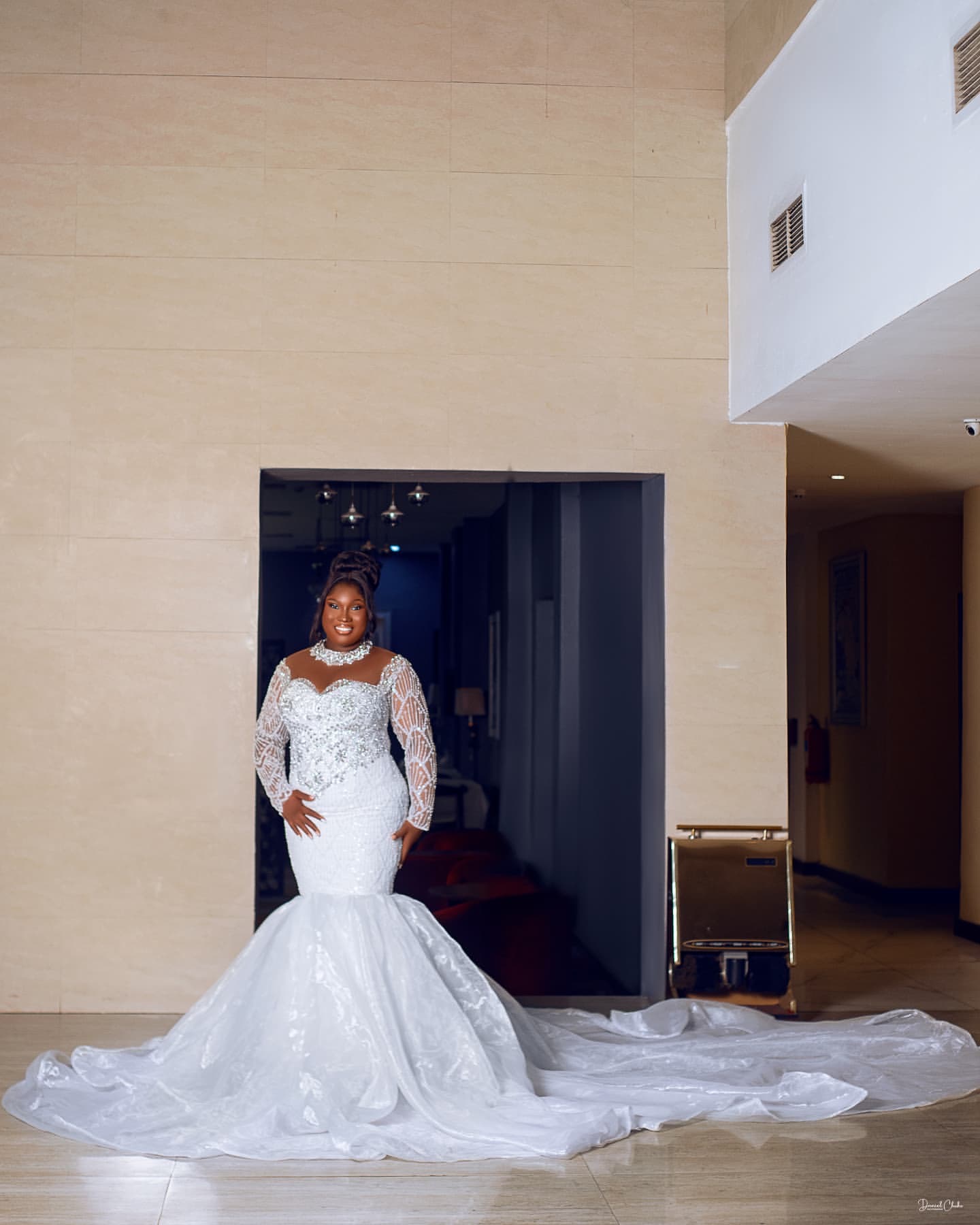 2025 Arabic Aso Ebi Plus Size Ivory Wedding Dresses Crystals Beaded Lace Full Sleeves Vintage Elegant Bridal Gowns Dress For Bride