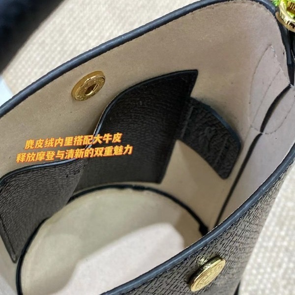 High Quality New South French Style Leather Mini Diagonal Cross Women's Handheld Wealth Bucket Bag, High-End Sense Shoulder Bag