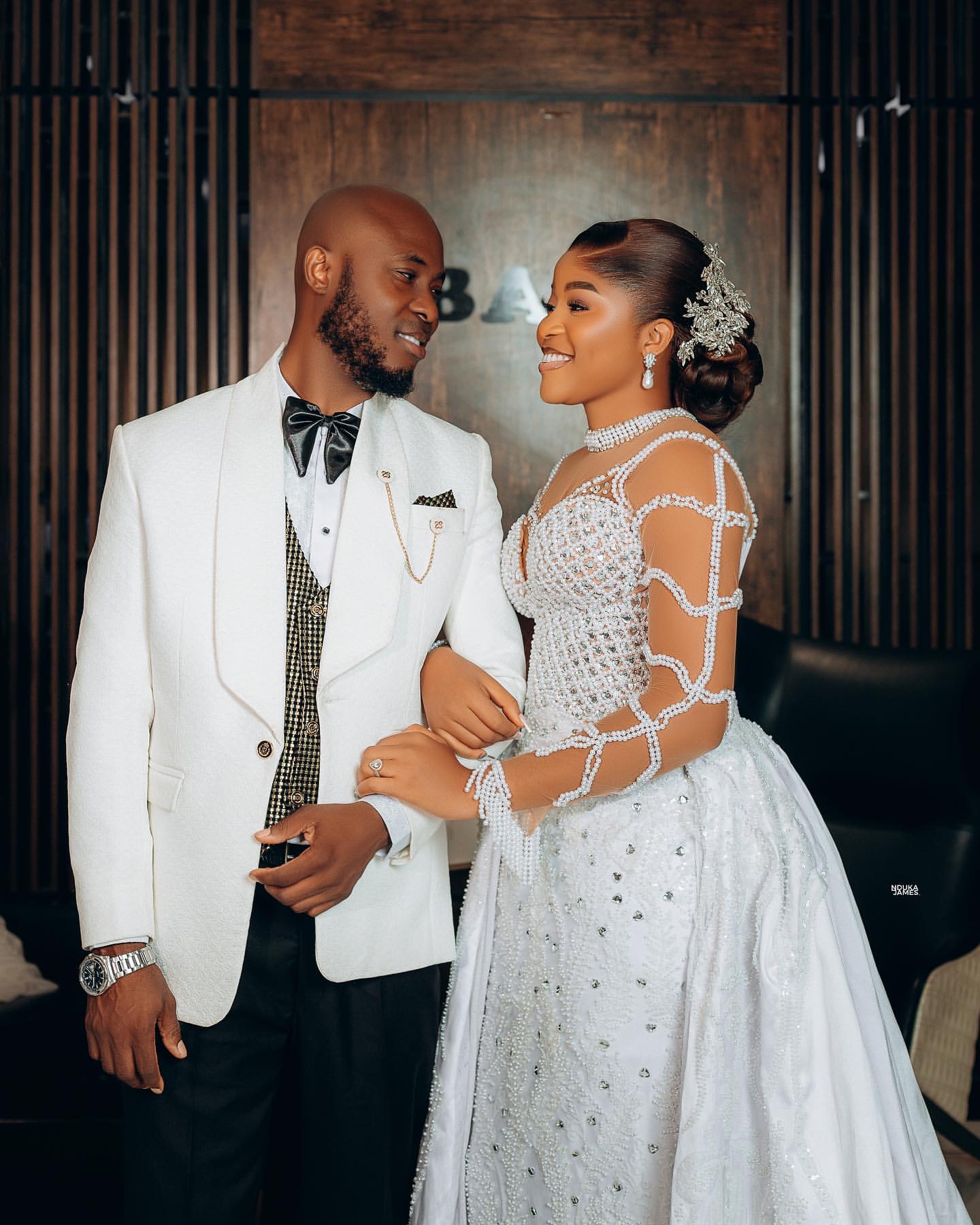 2025 Arabic Aso Ebi Plus Size Ivory Mermaid Wedding Dresses Pearls Crystals Detachable Train Vintage Sequined Lace Bridal Gowns Dress For Bride