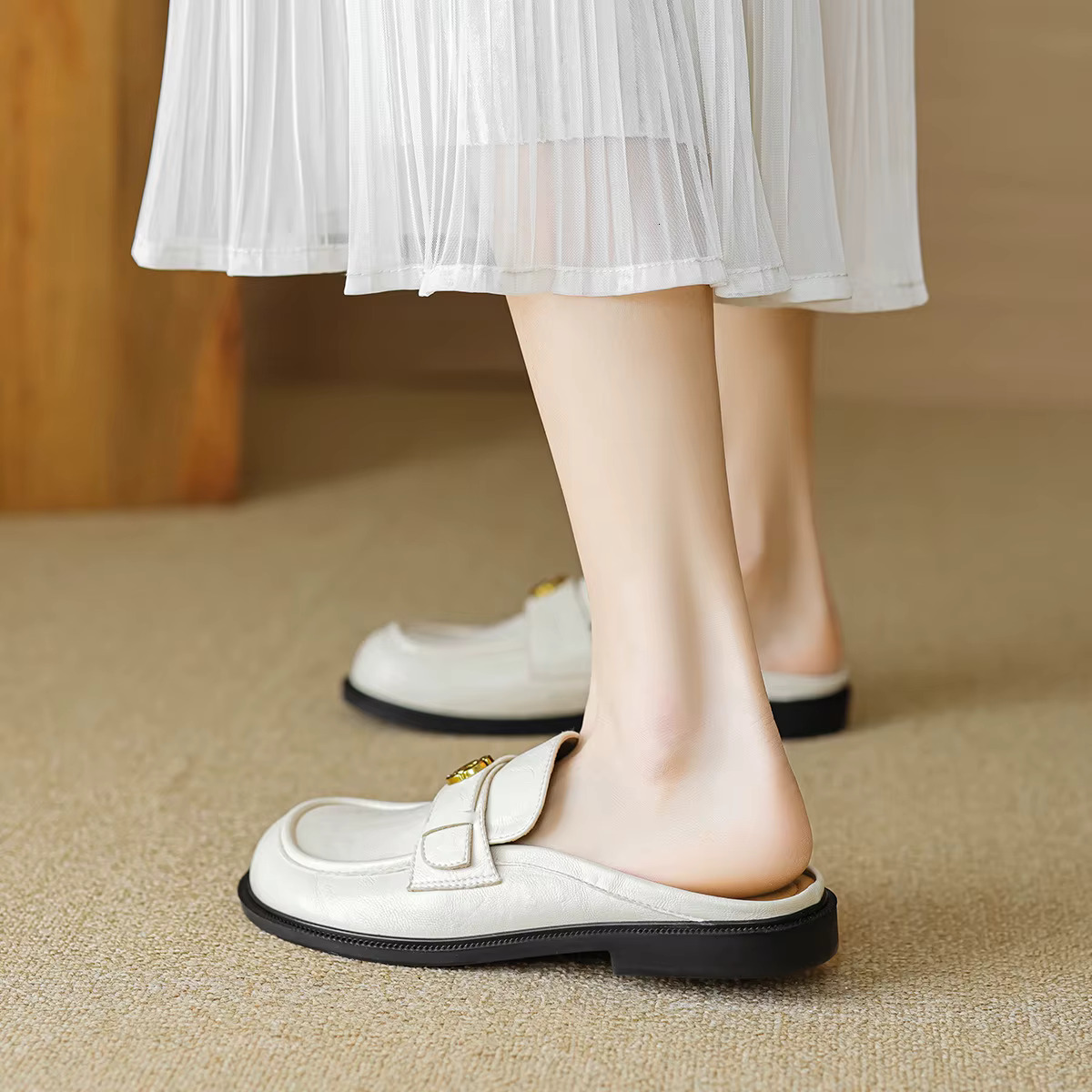 Spring New Women's Flat Slippers British Style Black Metal Decoration Ladies Casual Mules Work And Outdoor Wear Large Size 41-43