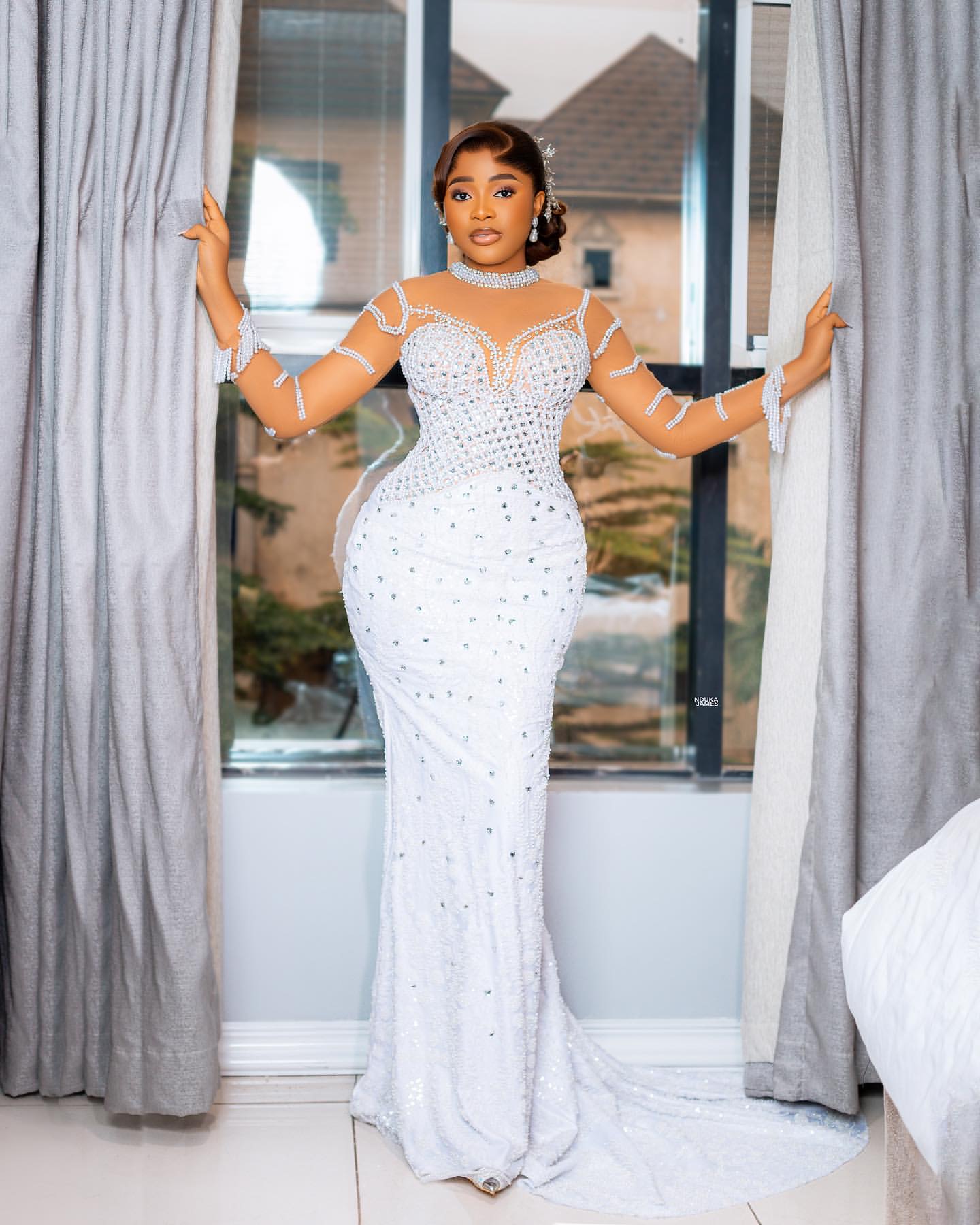 2025 Arabic Aso Ebi Plus Size Ivory Mermaid Wedding Dresses Pearls Crystals Detachable Train Vintage Sequined Lace Bridal Gowns Dress For Bride