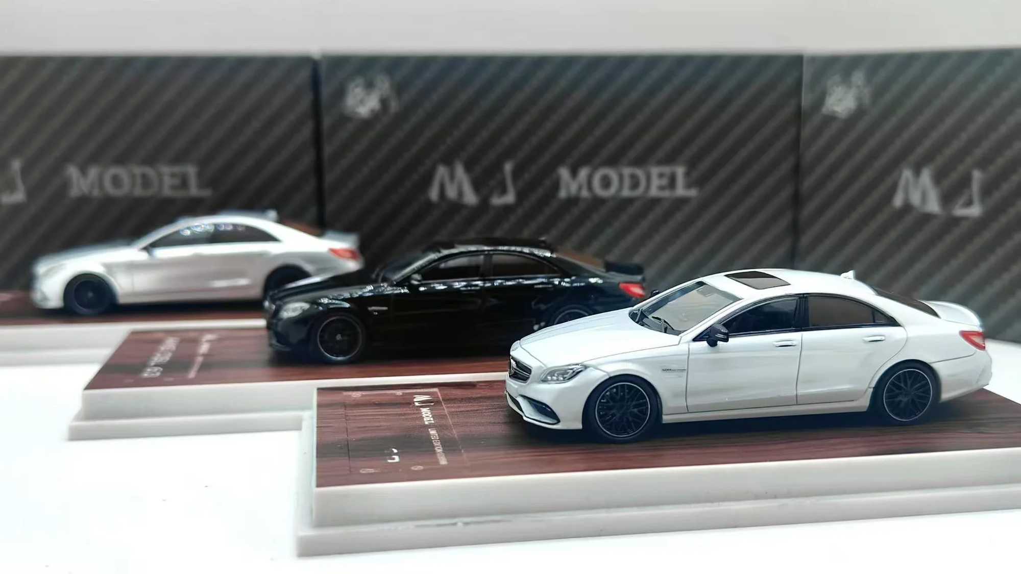 MJ 1 64 CLS63 Silver Devils Eye Sedan Edition Diecast Model Car C251106
