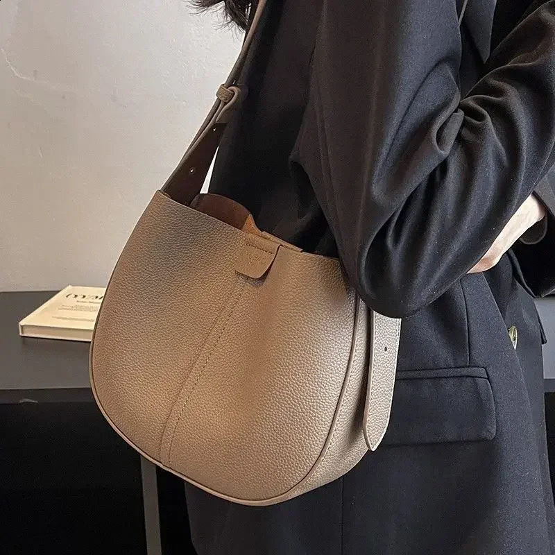 Leather Bags Fashion Single Shoulder Crossbody Bag Senior Explosive Women Bucket Package Simple Magnetic Buckle Bag 250122