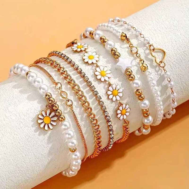 Boho Summer Five-Pointed Star Small Daisy Pearl Bracelet Eight-Piece Set for Fashion Woman Adjustable Charm Bangle Jewely GIftXJ250117
