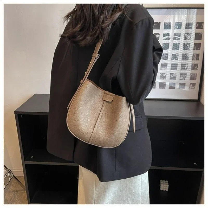 Leather Bags Fashion Single Shoulder Crossbody Bag Senior Explosive Women Bucket Package Simple Magnetic Buckle Bag 250122