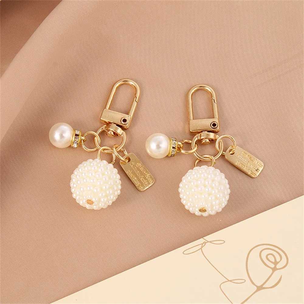 Elegant Pearl Heart Keychain Cute Round Ball Keyring Handbag Pendant Accories Metal Tag Waist Hanging Key Holder Car TrinketXJ250116