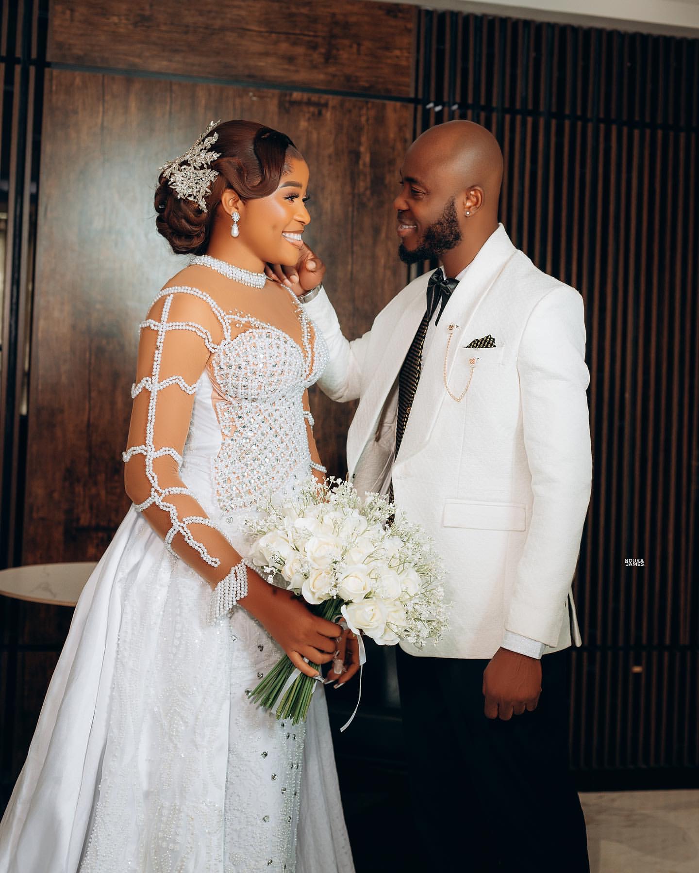 2025 Arabic Aso Ebi Plus Size Ivory Mermaid Wedding Dresses Pearls Crystals Detachable Train Vintage Sequined Lace Bridal Gowns Dress For Bride