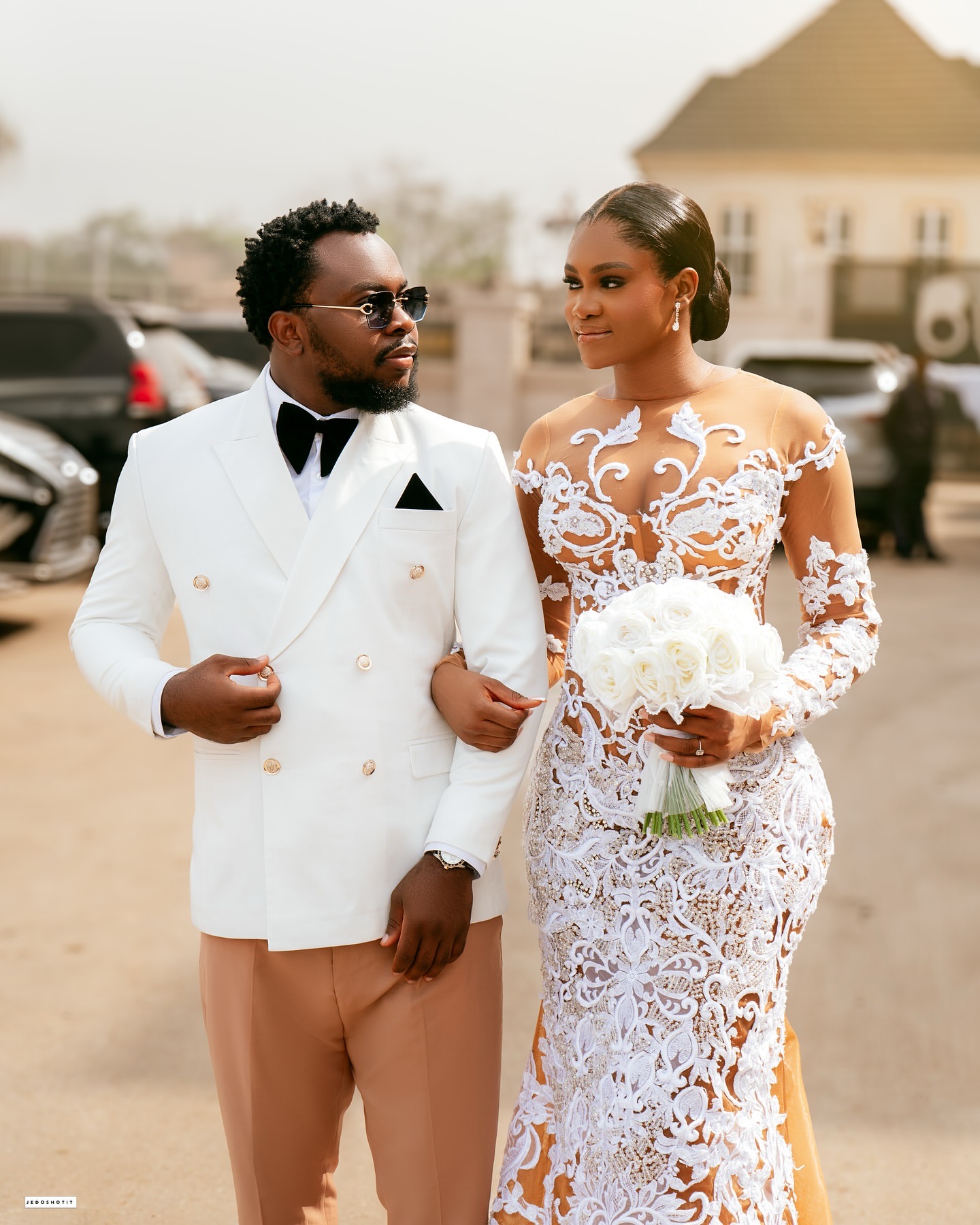 2025 Arabic Aso Ebi Plus Size Ivory Illusion Mermaid Wedding Dresses Crystals ral Lace Sheer Neck urious Vintage Bridal Gowns Dress For Bride