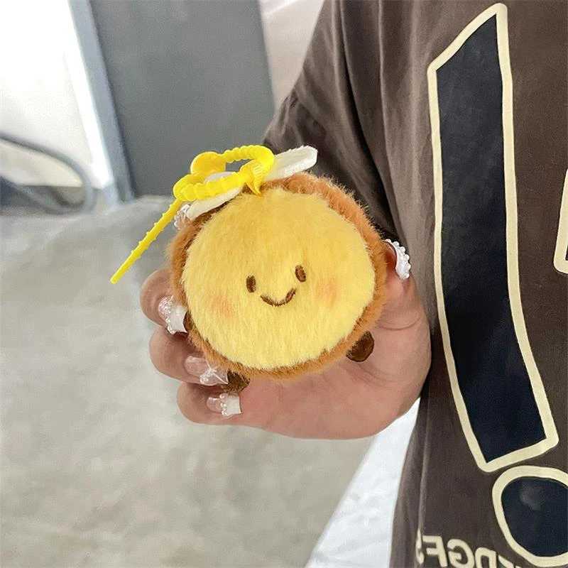 Random One Cute Bee Plush Doll Keychain Pendant Bag Hanging Ornaments Honeybee Mini Stuffed Soft Fun Toy Couple Accories Gift W250116