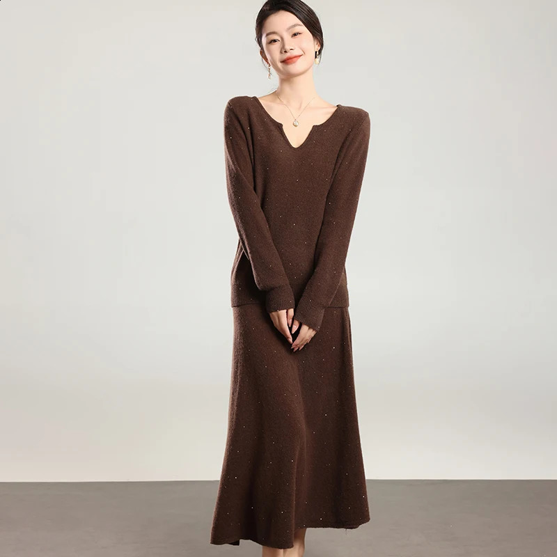 Autumn And Winter 100 Pure Wool Dress Ladys HalfOpen Collar LongSleeved Sequined Knitted TwoPiece Casual Pullover 250109Z