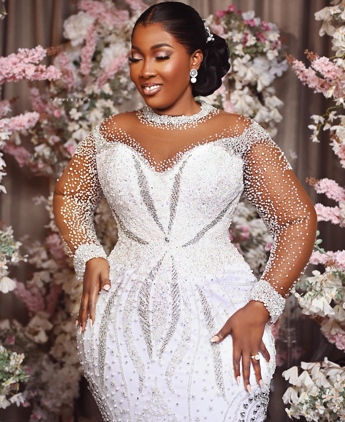 2025 Arabic Aso Ebi Plus Size Off Shoulder Wedding Dresses Crystals Beaded Satin Full Sleeves Vintage Bridal Gowns Dress For Bride ZJ06