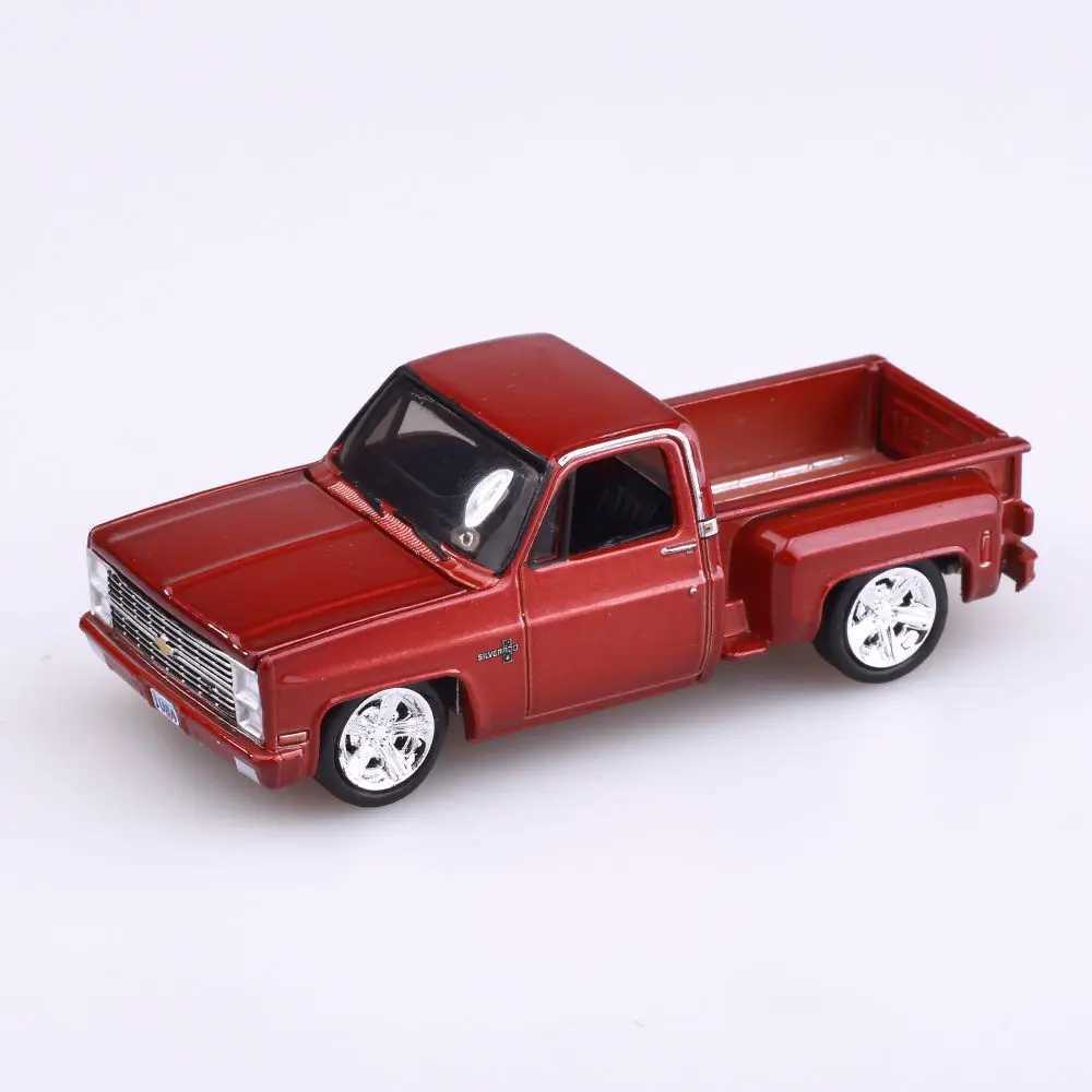 Auto World 1/64 Scale Chevy Suburban Bridge Diecast Cars Alloy Toy Car Model Collection Diecast Alloy Car Model for Gift X250125