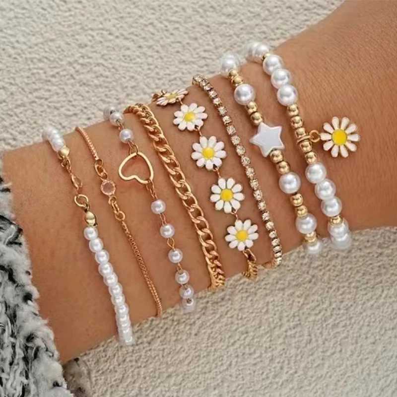 Boho Summer Five-Pointed Star Small Daisy Pearl Bracelet Eight-Piece Set for Fashion Woman Adjustable Charm Bangle Jewely GIftXJ250117