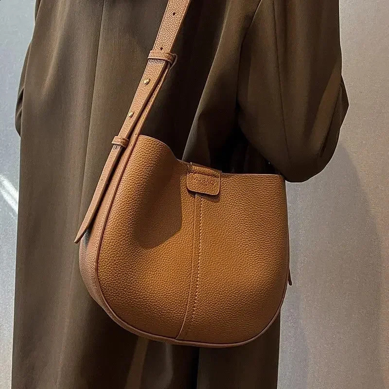 Leather Bags Fashion Single Shoulder Crossbody Bag Senior Explosive Women Bucket Package Simple Magnetic Buckle Bag 250122