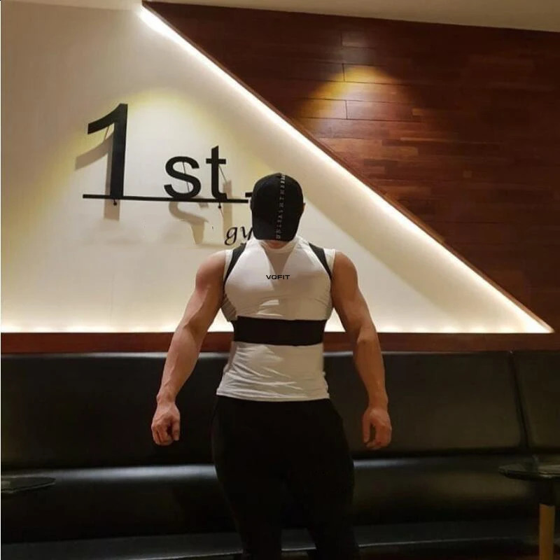 Arrival Gym Clothing Mens Bodybuilding Stringer Tank Top Fitness Turtleneck Sleeveless Shirt Running Vest 250120