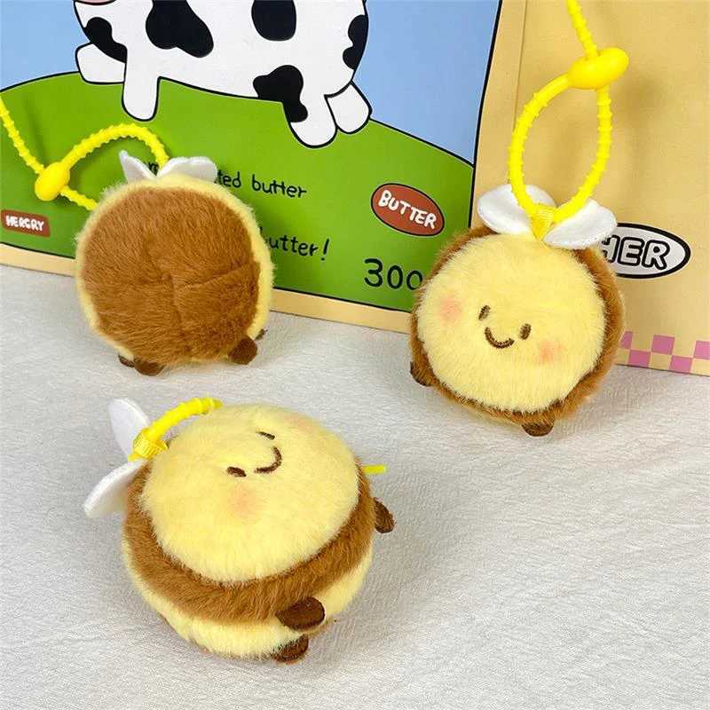 Random One Cute Bee Plush Doll Keychain Pendant Bag Hanging Ornaments Honeybee Mini Stuffed Soft Fun Toy Couple Accories Gift W250116