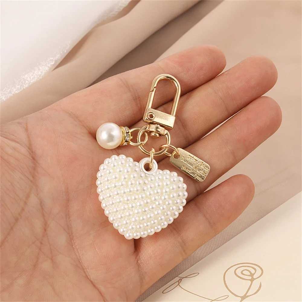 Elegant Pearl Heart Keychain Cute Round Ball Keyring Handbag Pendant Accories Metal Tag Waist Hanging Key Holder Car TrinketXJ250116
