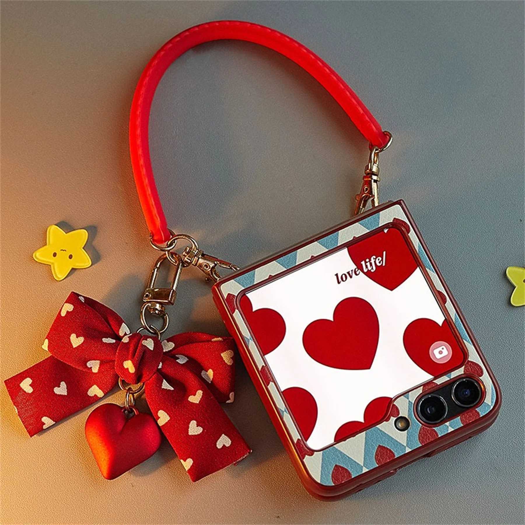 Korean Cute Love Heart Bow Pendant Phone Case with Bracelet Chain for Galaxy Z Flip 5 6 Z Flip5 Flip6 Flip 4 Back Cover Z250122