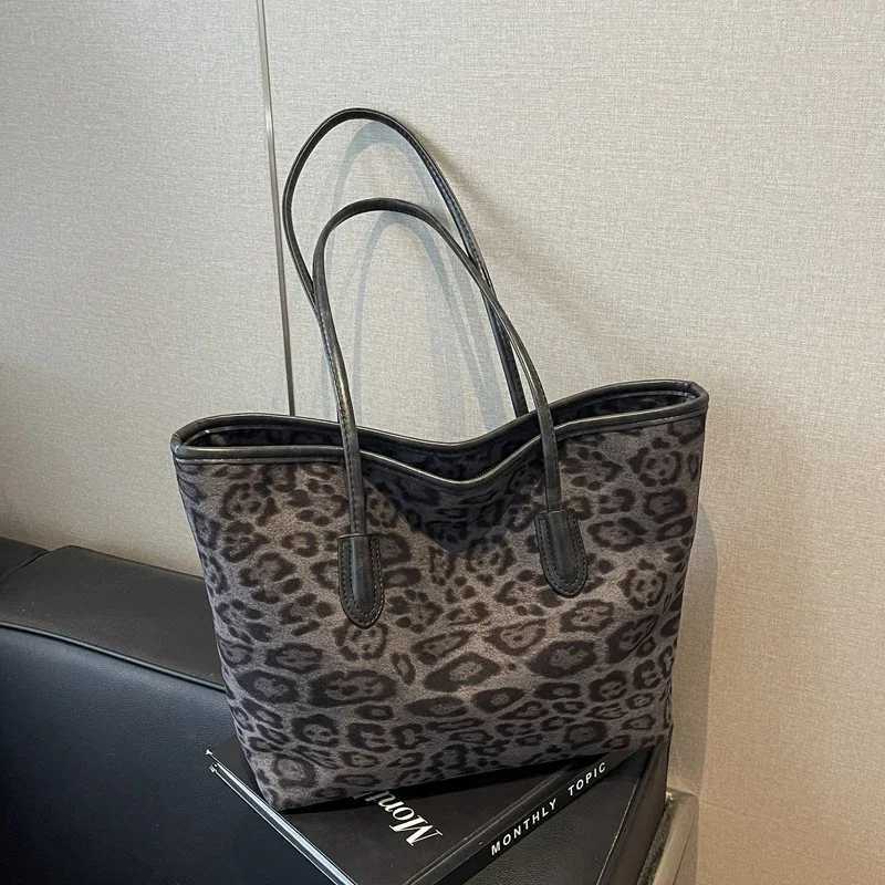Leopard Print Pu Large Capacity Womens Tote Bags New Zipper High Quality Fashion Commuting Designer Shoulder Bags T250118