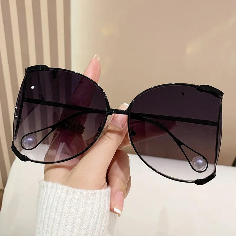 Y2K Oversize Square Sunglasses Women Metal Frame Fashion Pearl Hollow Frame Sunglasses Female Gradient Shades 250121