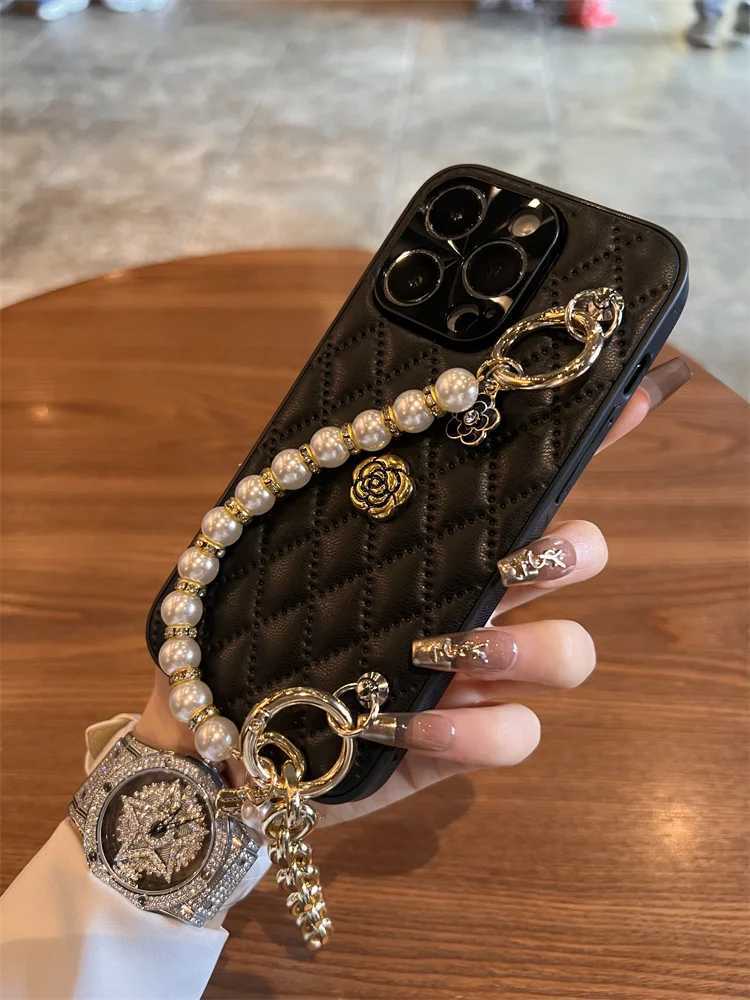 High Quality Luxurious Phone Case For iPhone 16 15 14 13 12 11 Pro Max 3D Camellia Cover With Chain For iPhone 16 Pro Max Z250122