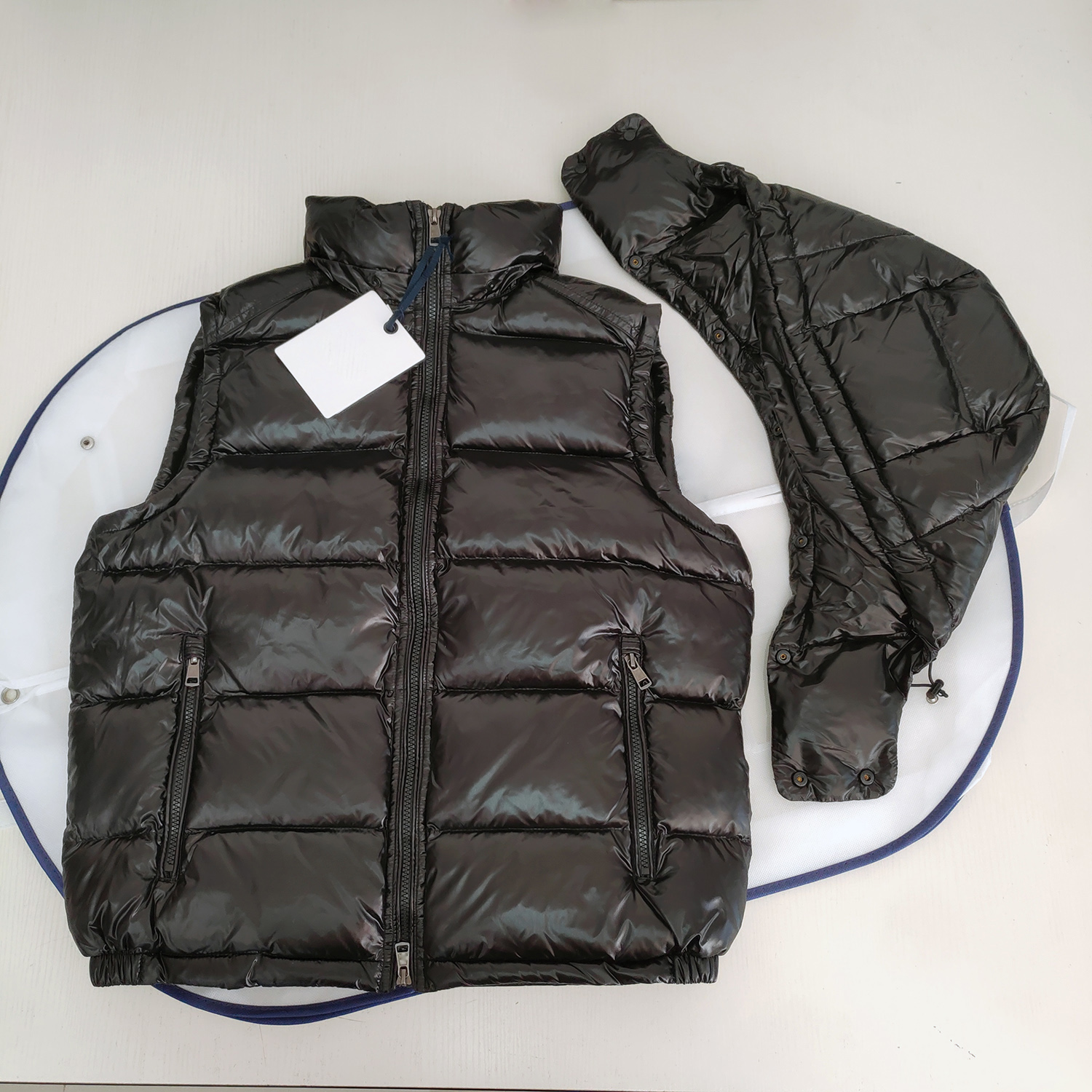 Designer Down Vest Embroidery Patch Removable hood Mens Vests Women gilet maglia White Duck Down Puffer Jacket Winter Couple Outfit Waterproof Quick Drying