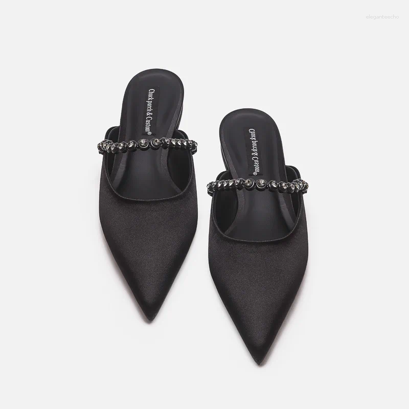 2025 S Fashion Designer Sandals Gemstone Chain Pointed Small Sier Shoes For Women Wearing Outerwear Baotou Half Slippers Look Thin Flat Mill