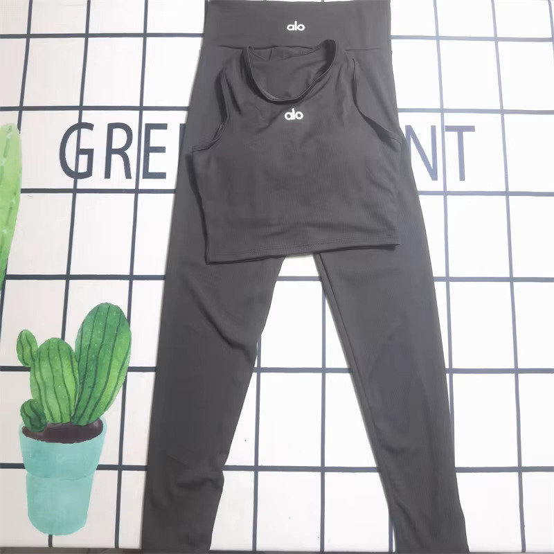 2025 Yoga Wear High-Strength Underwear Vest Sports Running Fiess Pants Moisture Wicking Sweat Drying Two-Piece Set