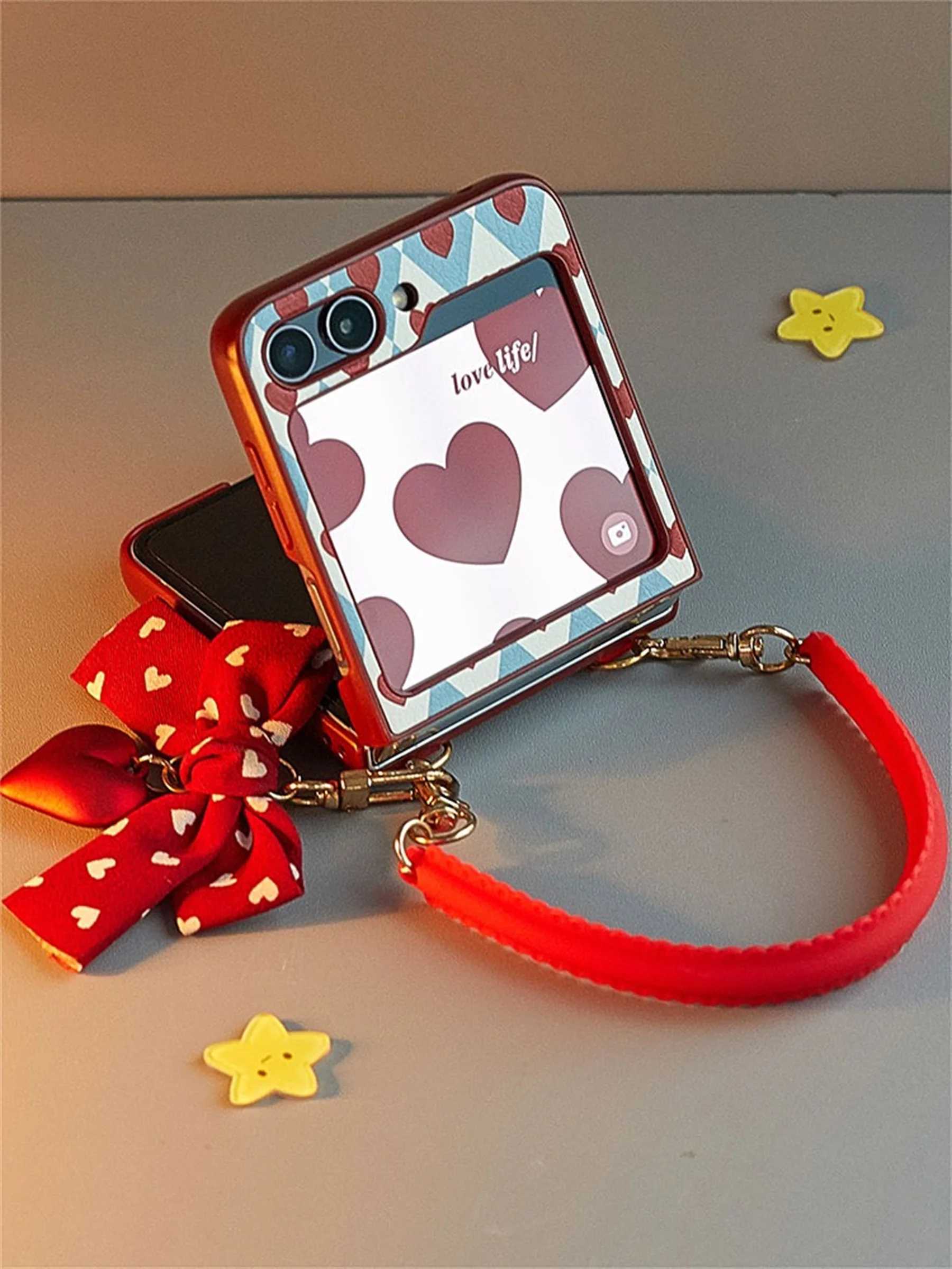 Korean Cute Love Heart Bow Pendant Phone Case with Bracelet Chain for Galaxy Z Flip 5 6 Z Flip5 Flip6 Flip 4 Back Cover Z250122