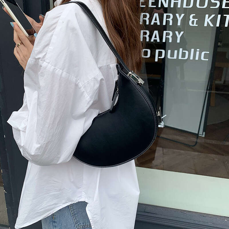 Small niche design handbag 2025, Korean new crescent spicy girl armpit bag, metal buckle small round bag for women