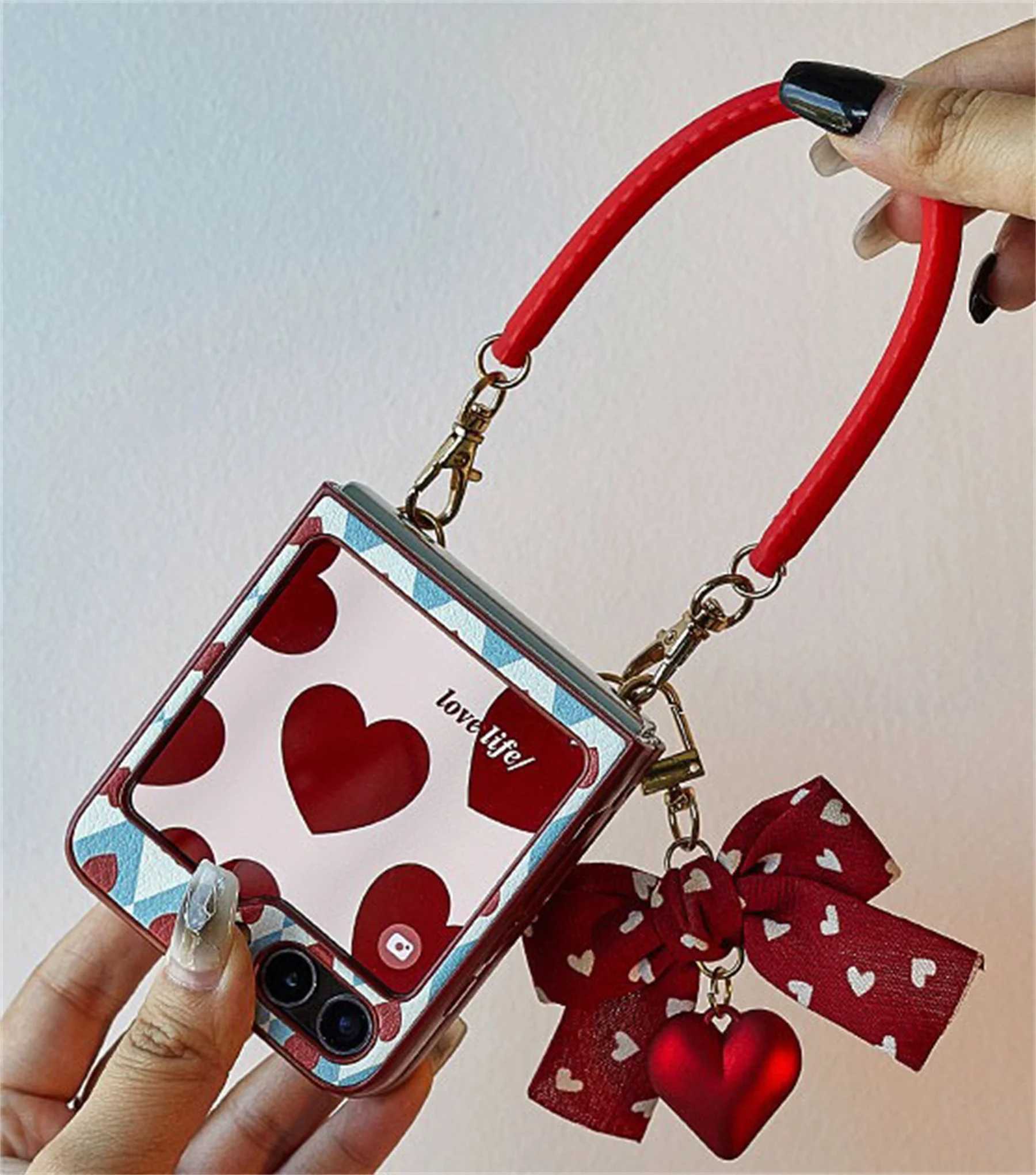 Korean Cute Love Heart Bow Pendant Phone Case with Bracelet Chain for Galaxy Z Flip 5 6 Z Flip5 Flip6 Flip 4 Back Cover Z250122