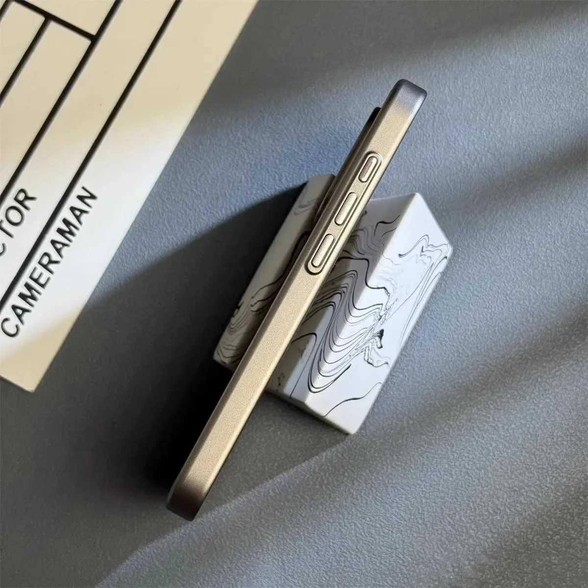 Luxury Natural Titanium PC Phone Case For iPhone 15 14 13 Pro Max Plus Electroplated Grating Corrugated Hard Back Cover Z250122