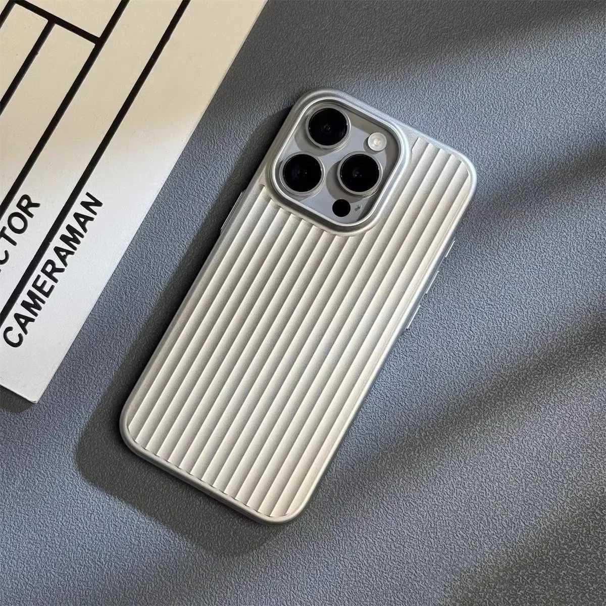 Luxury Natural Titanium PC Phone Case For iPhone 15 14 13 Pro Max Plus Electroplated Grating Corrugated Hard Back Cover Z250122